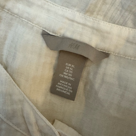 🤍 H&M Ruffle Sleeve Button-Down Blouse 🤍 - Picture 4 of 5